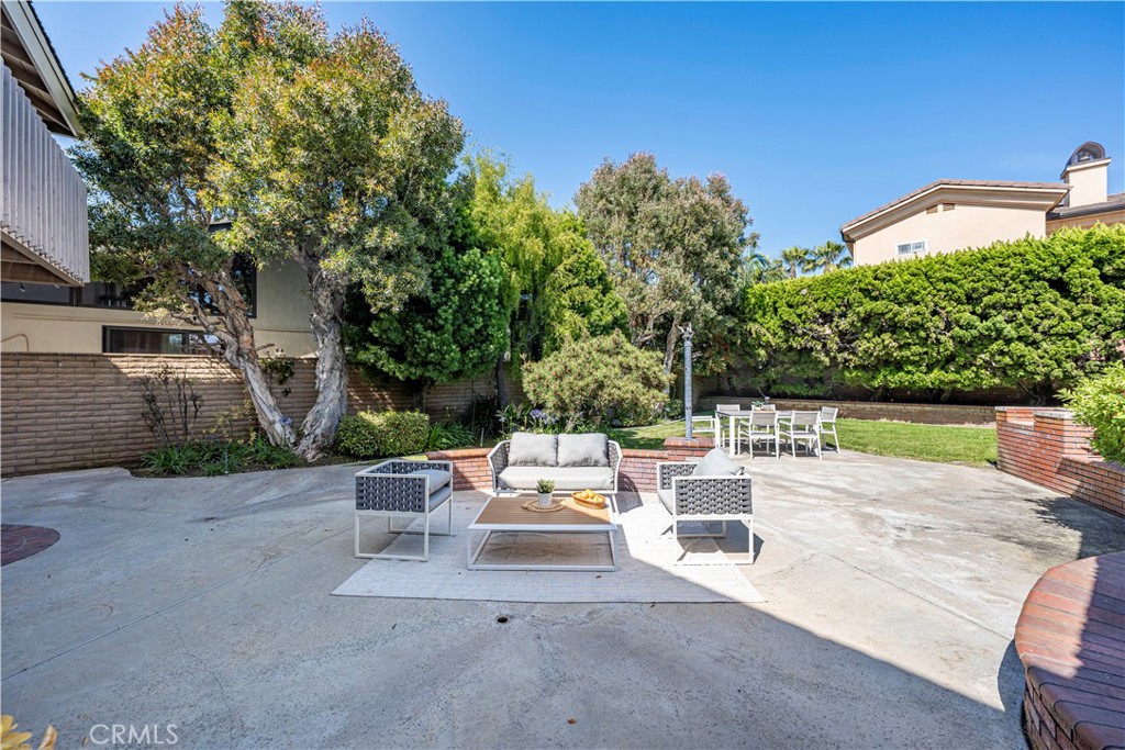 17188 Edgewater Lane Huntington Beach, CA 92649 - Photo 9 of 37