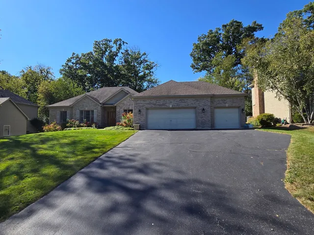$565,000 | 3401 Thunderbird Lane, Crystal Lake, IL 60012
