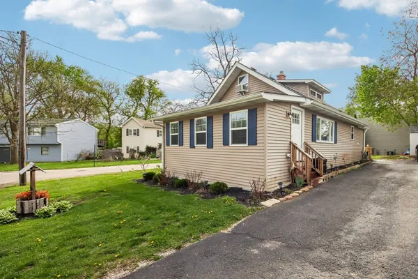 $245,000 | 316 Lily Lane, Lakemoor, IL 60051