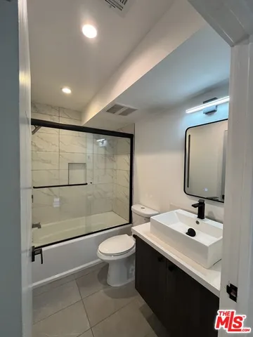 a en suite bathroom with a sink and a mirror