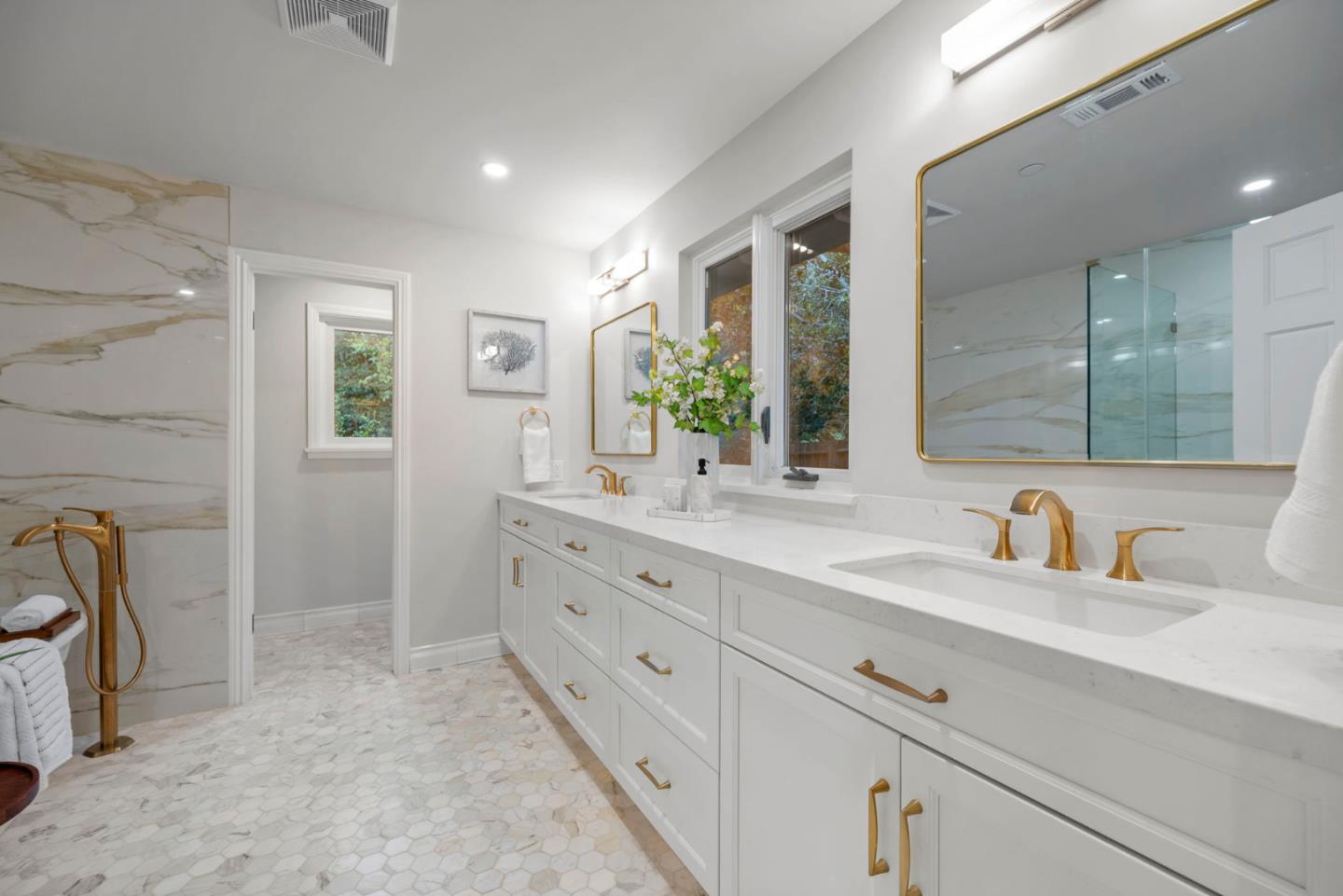 260 Robin Road Hillsborough, CA 94010 - Photo 54 of 96 Gallery Image 54