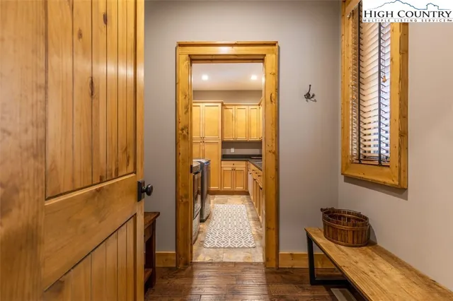 $1,299,900 | 7 Eagle Village Circle, Banner Elk, NC 28604