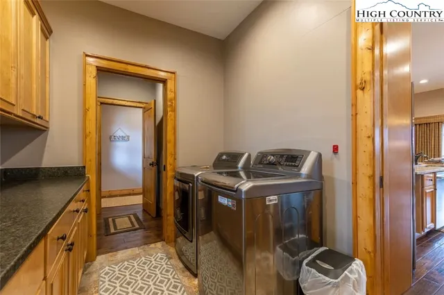 $1,299,900 | 7 Eagle Village Circle, Banner Elk, NC 28604