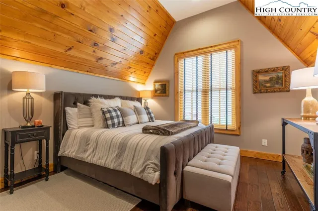 $1,299,900 | 7 Eagle Village Circle, Banner Elk, NC 28604