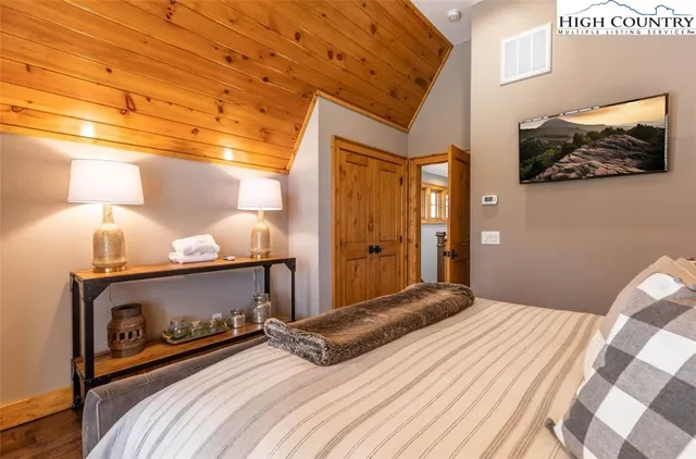 $1,299,900 | 7 Eagle Village Circle, Banner Elk, NC 28604