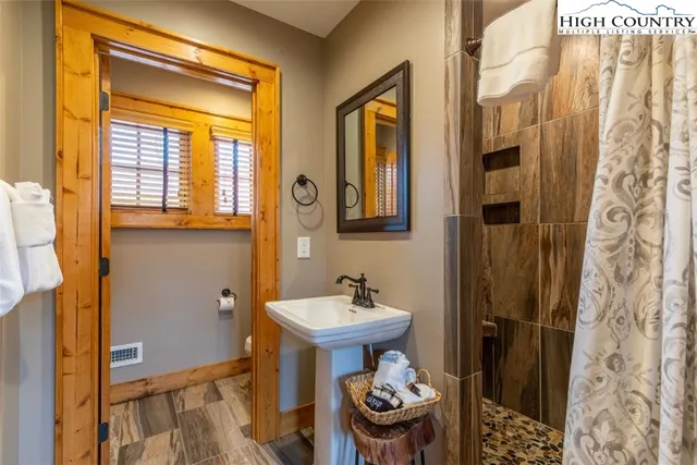 $1,299,900 | 7 Eagle Village Circle, Banner Elk, NC 28604