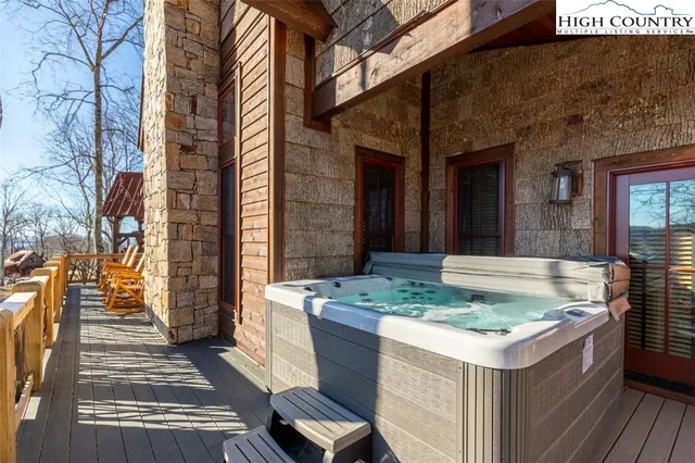 $1,299,900 | 7 Eagle Village Circle, Banner Elk, NC 28604