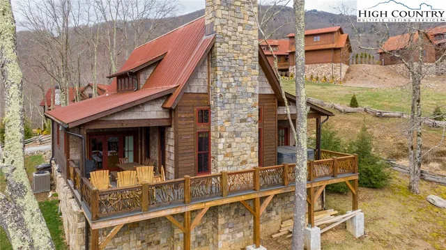 $1,299,900 | 7 Eagle Village Circle, Banner Elk, NC 28604