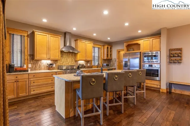 $1,299,900 | 7 Eagle Village Circle, Banner Elk, NC 28604