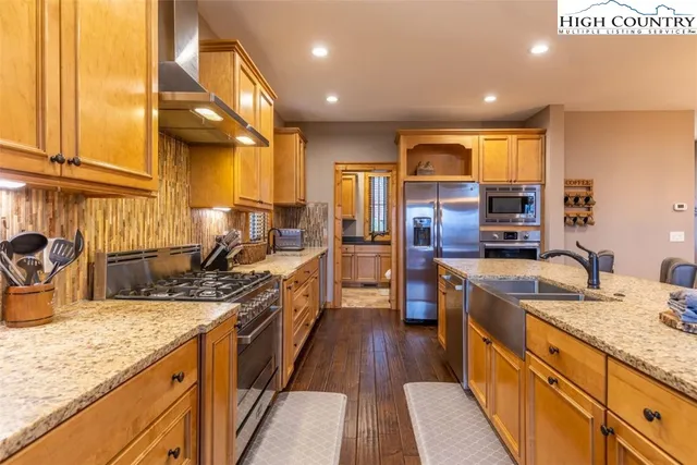 $1,299,900 | 7 Eagle Village Circle, Banner Elk, NC 28604