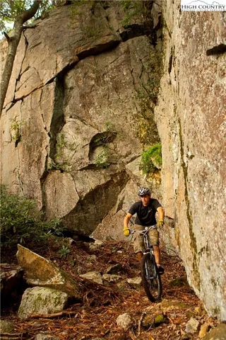 $1,299,900 | 7 Eagle Village Circle, Banner Elk, NC 28604