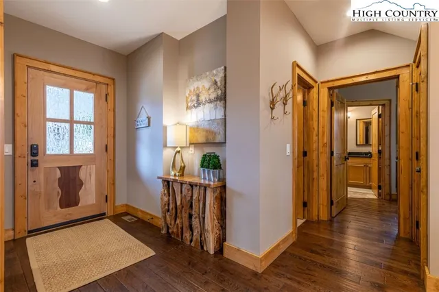 $1,299,900 | 7 Eagle Village Circle, Banner Elk, NC 28604