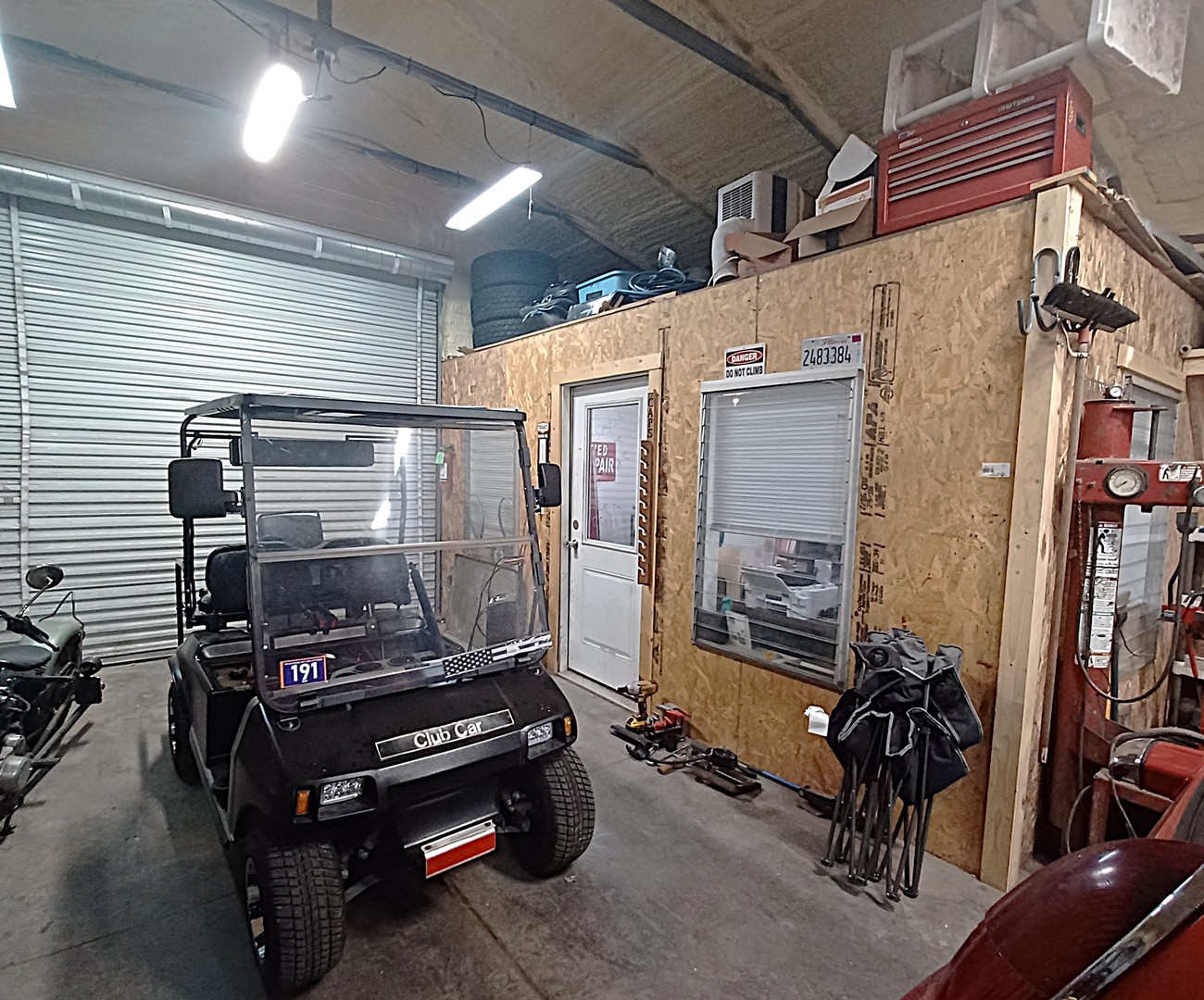 122 South Beach Street Kewanee, IL 61443 - Photo 12 of 49 a view of a room with gym equipment