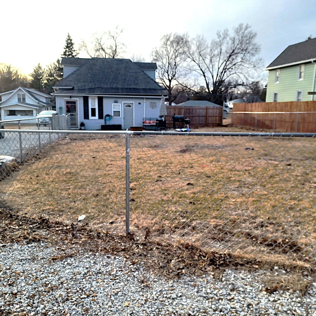 122 South Beach Street Kewanee, IL 61443 - Photo 3 of 49 a front view of a house with a yard