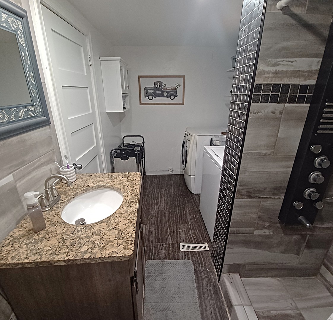 122 South Beach Street Kewanee, IL 61443 - Photo 42 of 49 a bathroom with sink shower and mirror