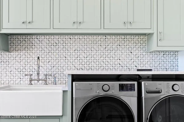 a view of a house with swimming pool and a yard