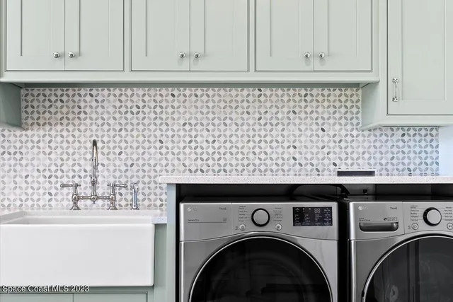 a view of a house with swimming pool and a yard