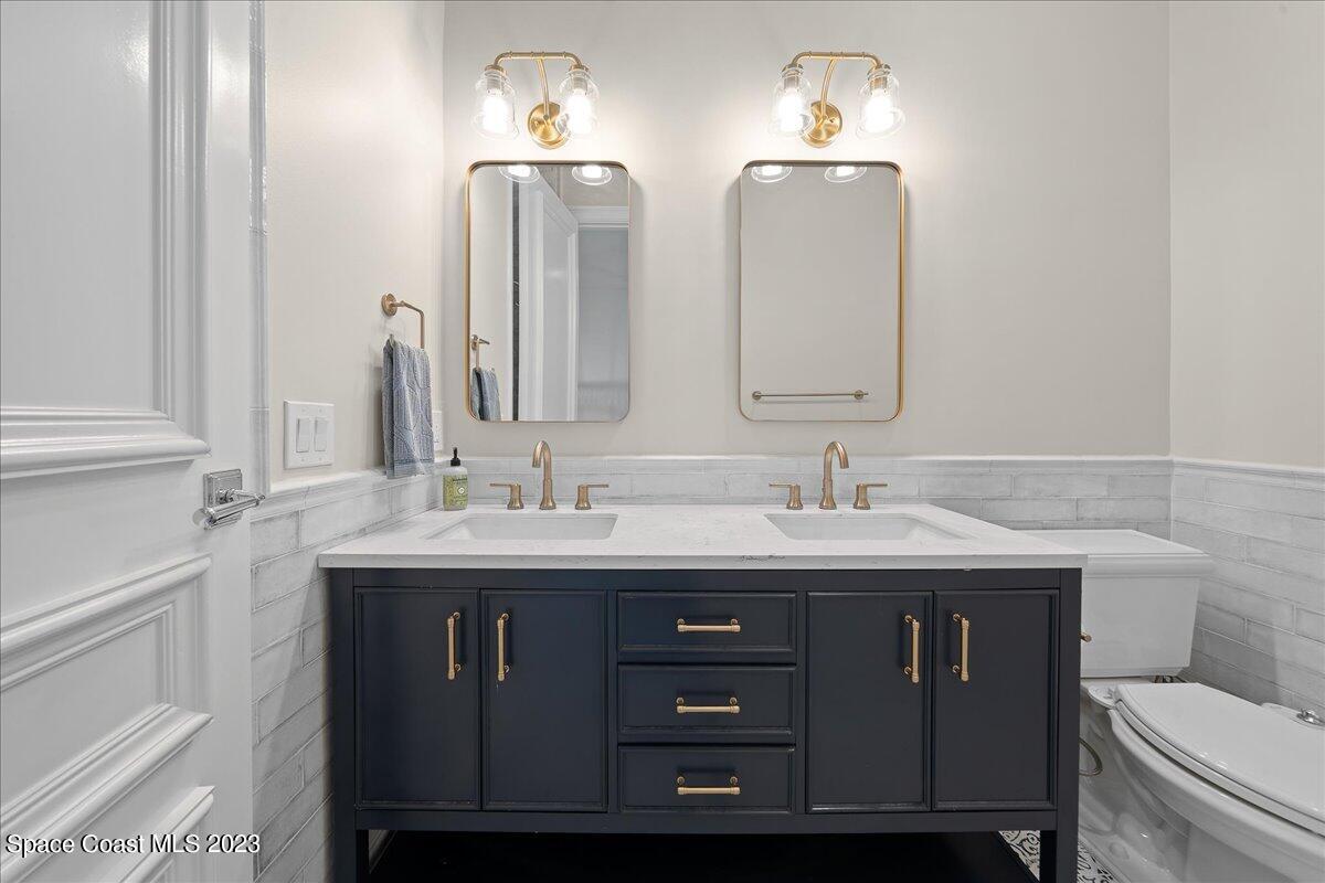 2815 Turtle Mound Road Melbourne, FL 32934 - Photo 68 of 115 a bathroom with a toilet sink and mirror