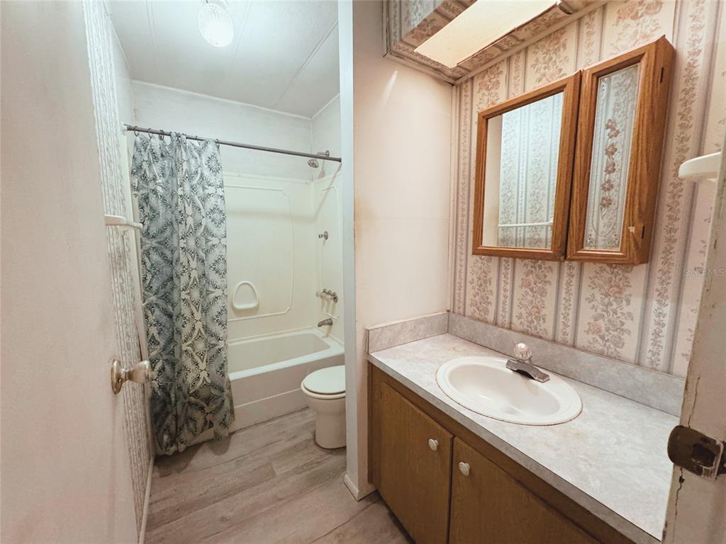 18395 Northwest 4th Terrace Citra, FL 32113 - Photo 20 of 66 a bathroom with a granite countertop sink toilet and shower