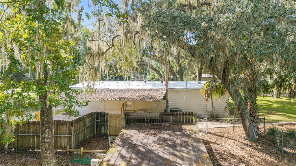 18395 Northwest 4th Terrace Citra, FL 32113 - Photo 9 of 66 a view of a garden with plants