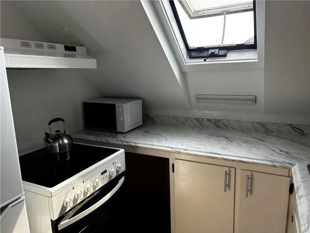 $1,950 | 45 East Bowery Street, Unit A, Newport, RI 02840