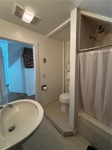 $1,950 | 45 East Bowery Street, Unit A, Newport, RI 02840