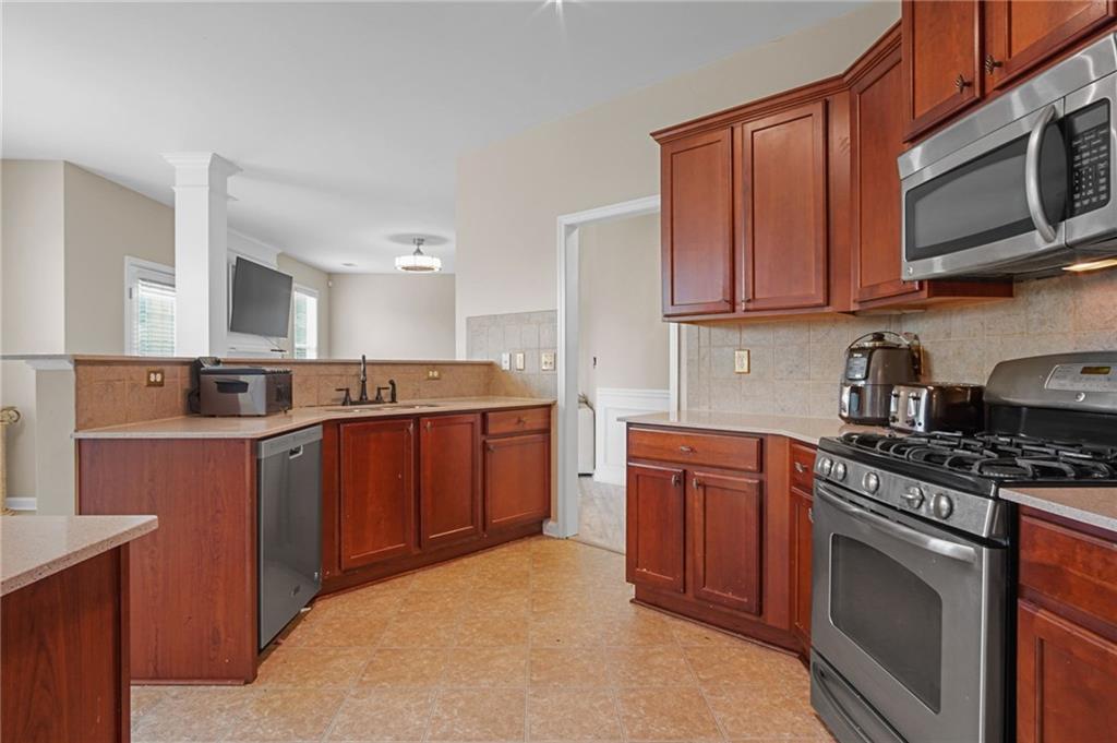 735 Stillrock Drive Southwest Atlanta, GA 30331 - Photo 10 of 16