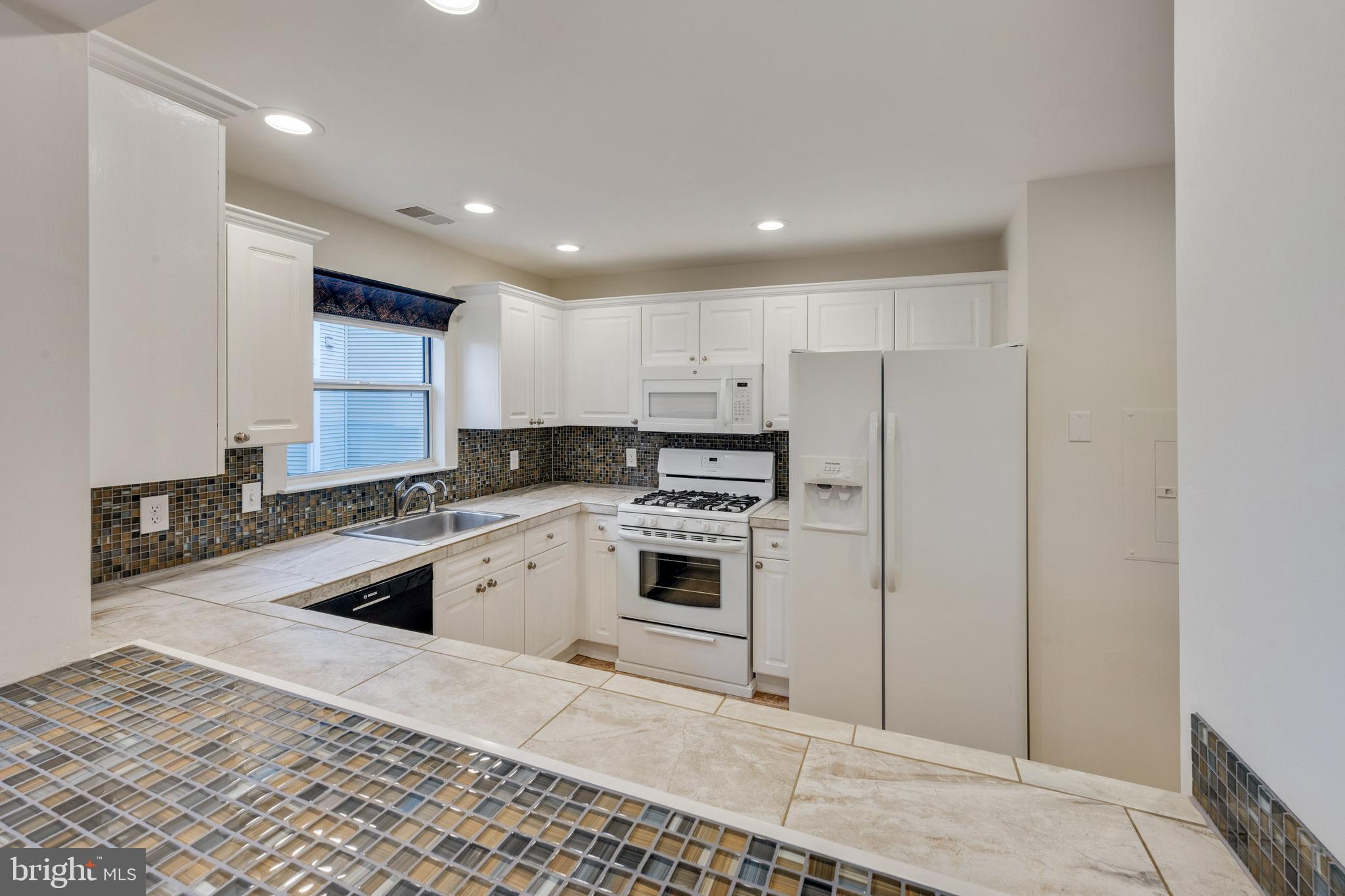 20575 Snowshoe Square, Unit 202 Ashburn, VA 20147 - Photo 5 of 24