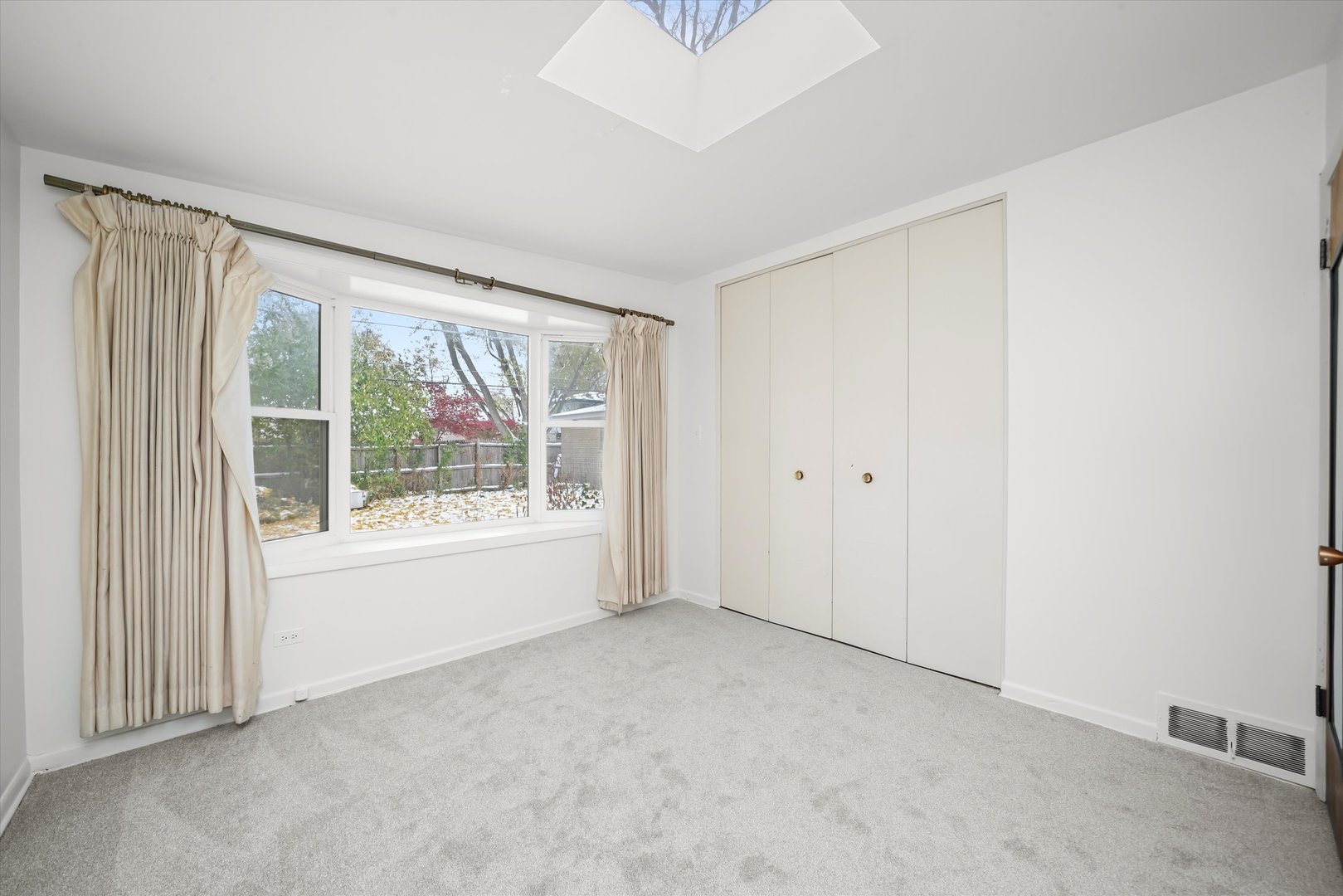 400 Locust Road Wilmette, IL 60091 - Photo 2 of 32