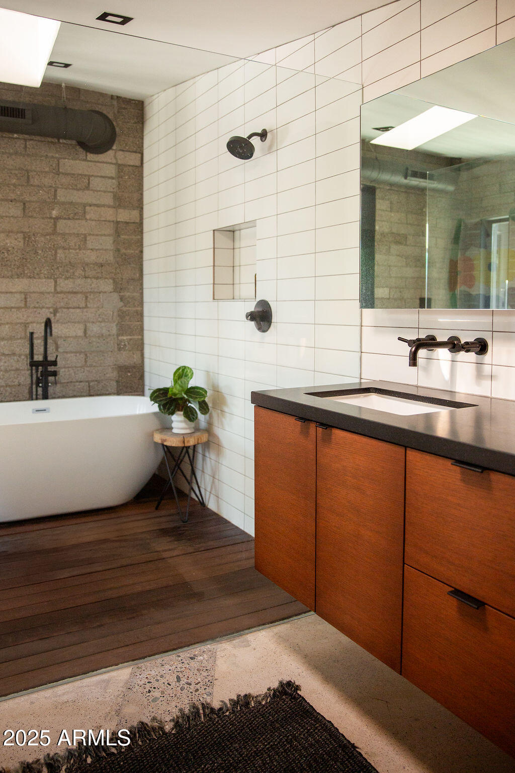 4032 North 45th Place Phoenix, AZ 85018 - Photo 14 of 38 a bathroom with a sink and a bathtub