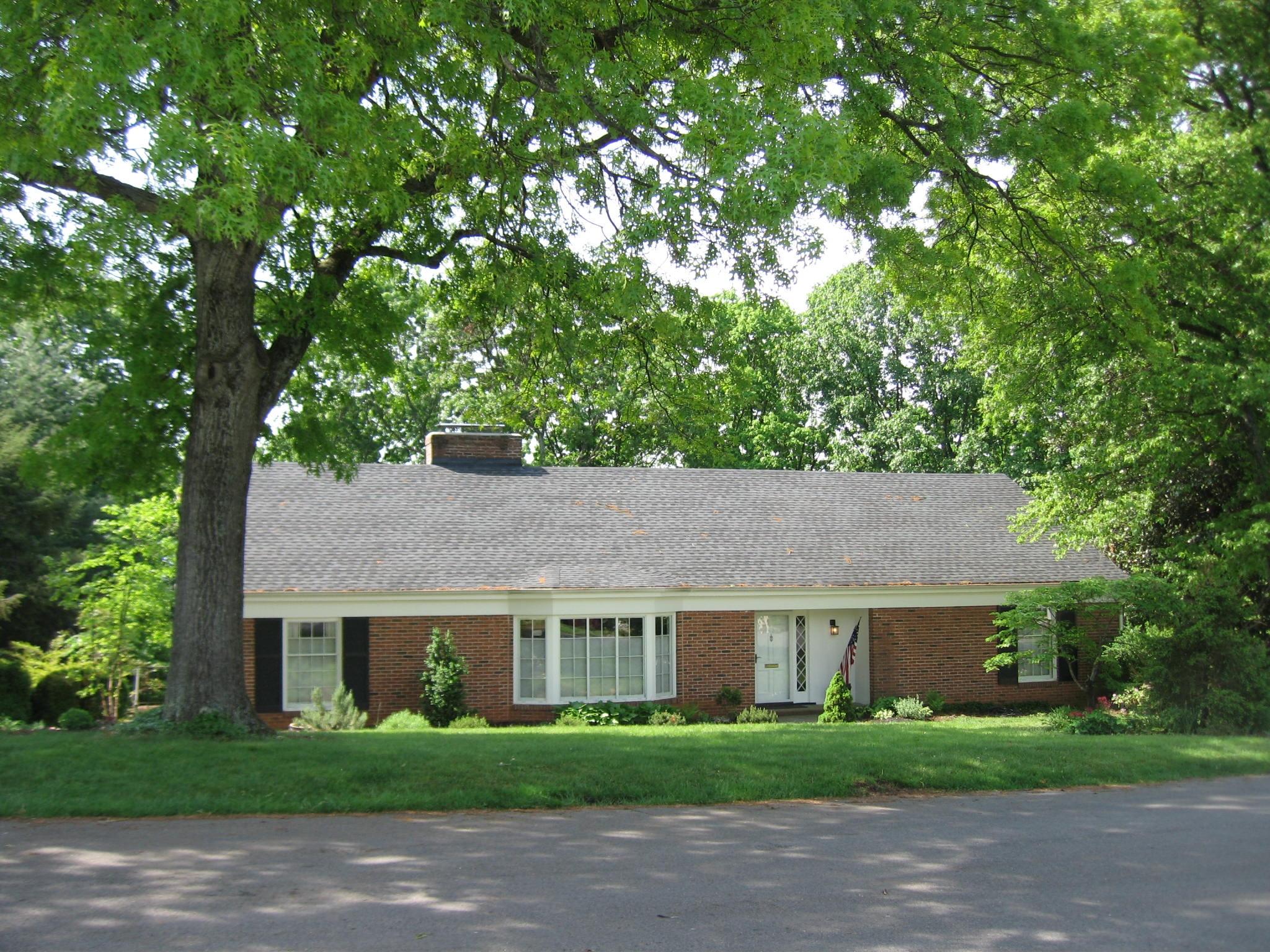 935 West Point Road Salem, VA 24153 - Photo 3 of 28 IMG_5113