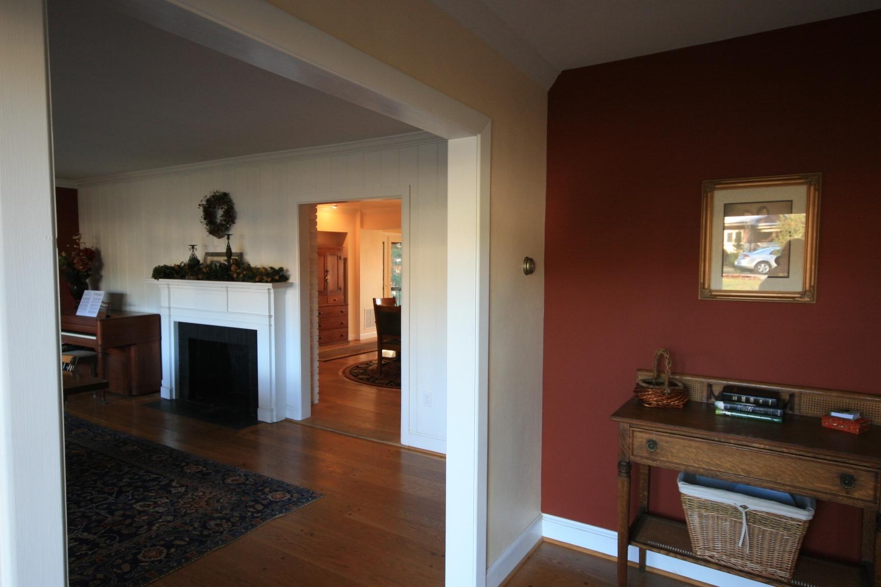 935 West Point Road Salem, VA 24153 - Photo 7 of 28 2-foyer