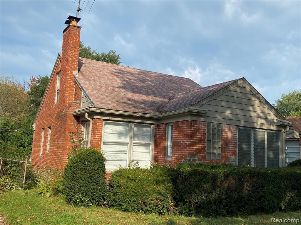 21325 Newcastle Road Harper Woods, MI 48225 - Photo 4 of 23