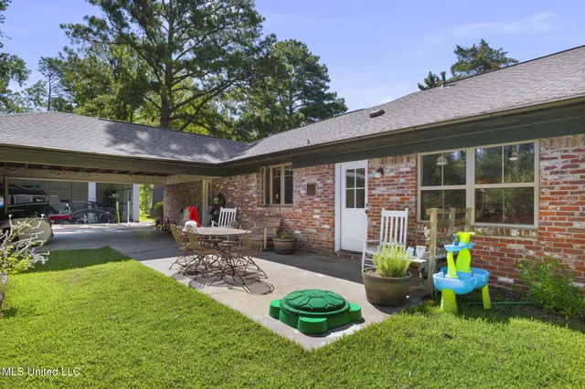 $540,500 | 879 North Old Canton Road, Canton, MS 39046