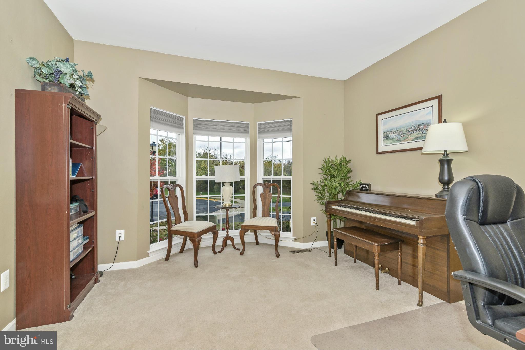 2126 Walnut Ridge Court Frederick, MD 21702 - Photo 5 of 30 Living Room