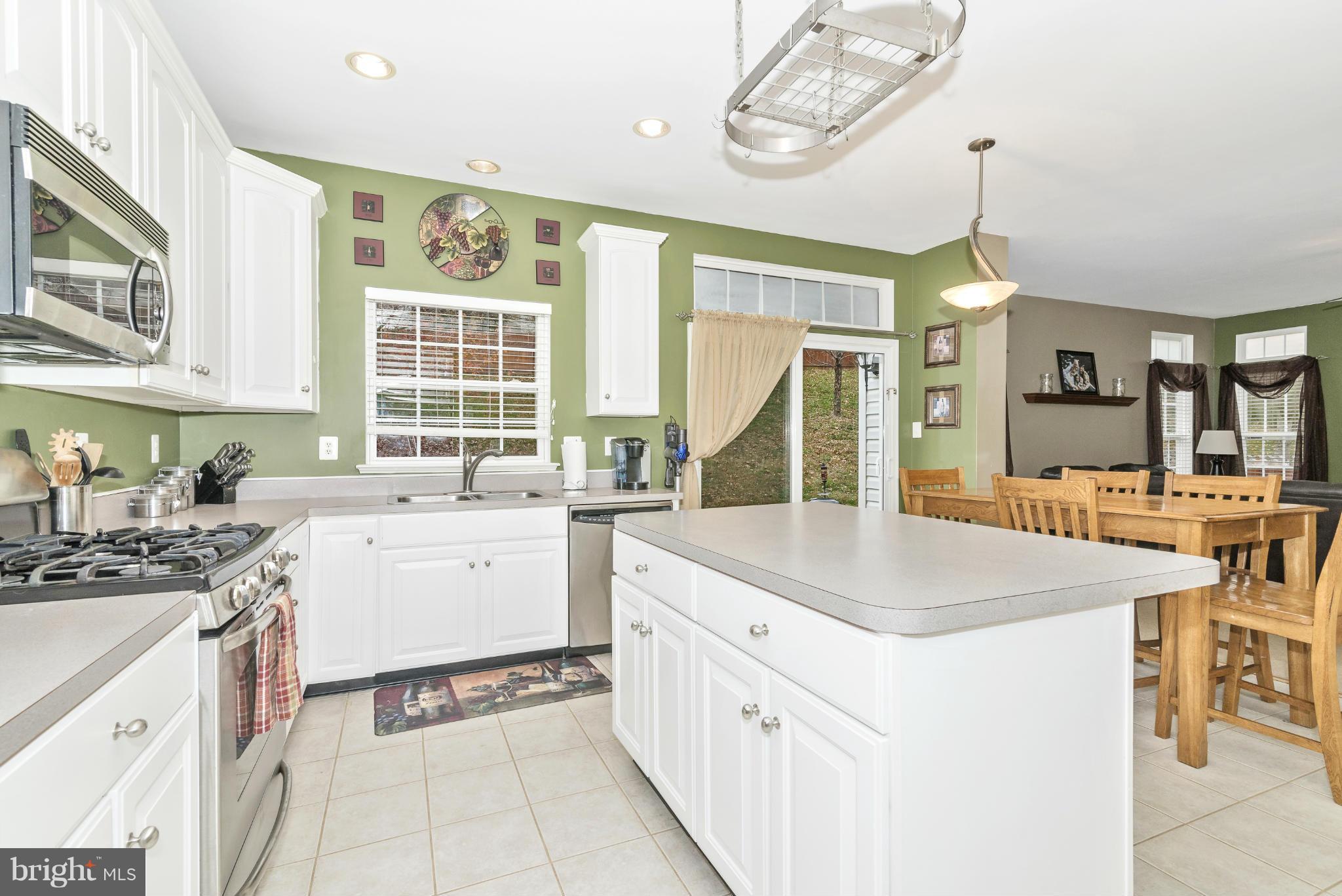 2126 Walnut Ridge Court Frederick, MD 21702 - Photo 10 of 30 Kitchen