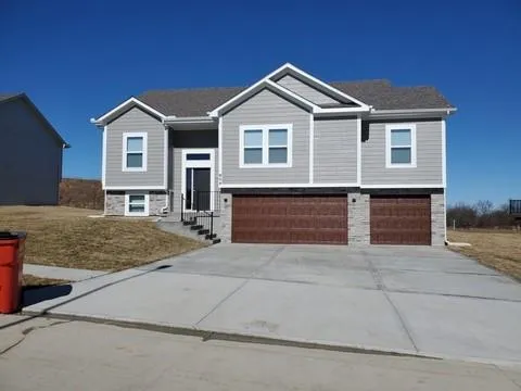 $408,900 | 1202 Northwest 4th Street, Oak Grove, MO 64075