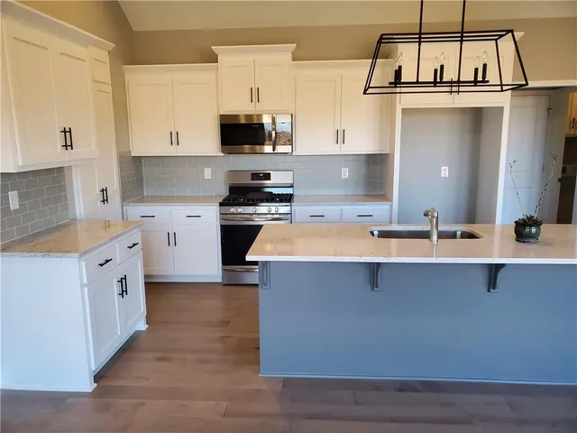 $408,900 | 1202 Northwest 4th Street, Oak Grove, MO 64075