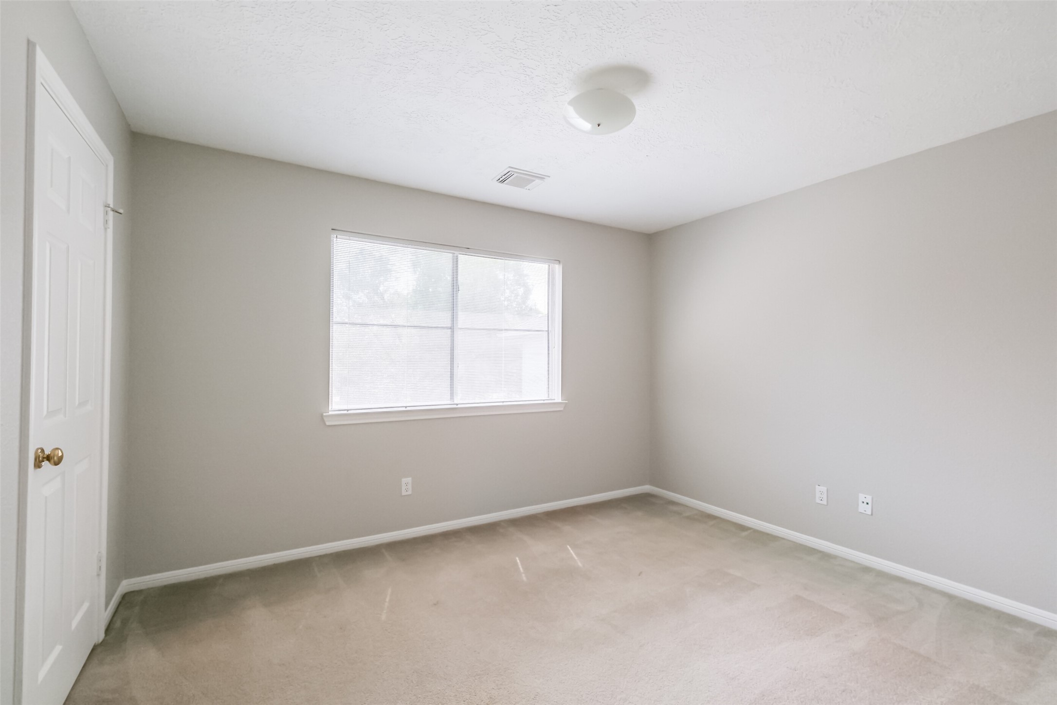 7603 Quintero Drive Houston, TX 77083 - Photo 32 of 36 an empty room with a window