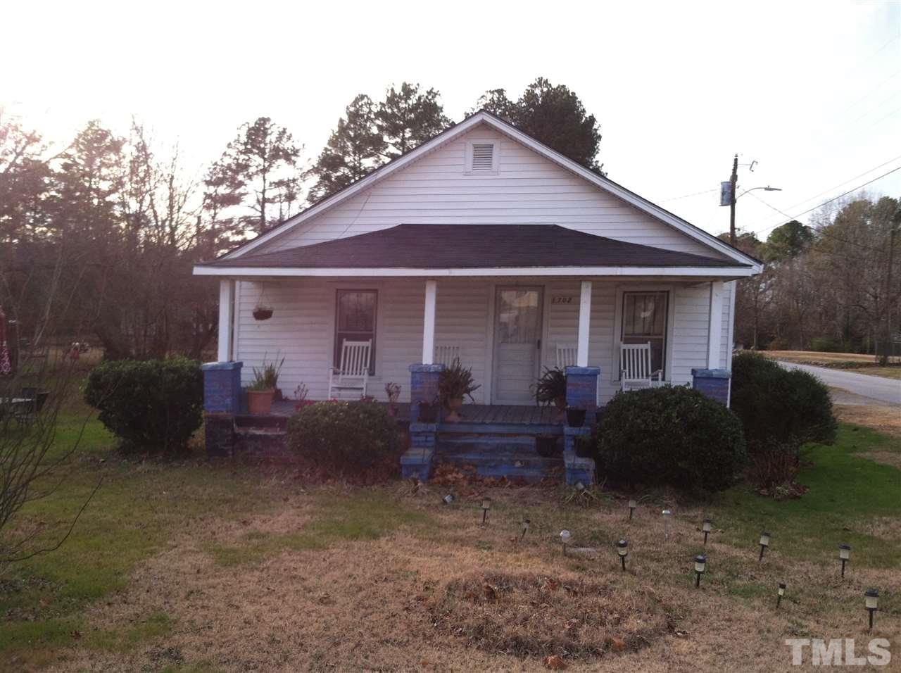 1702 Raleigh Road Henderson, NC 27536 - Photo 1 of 4