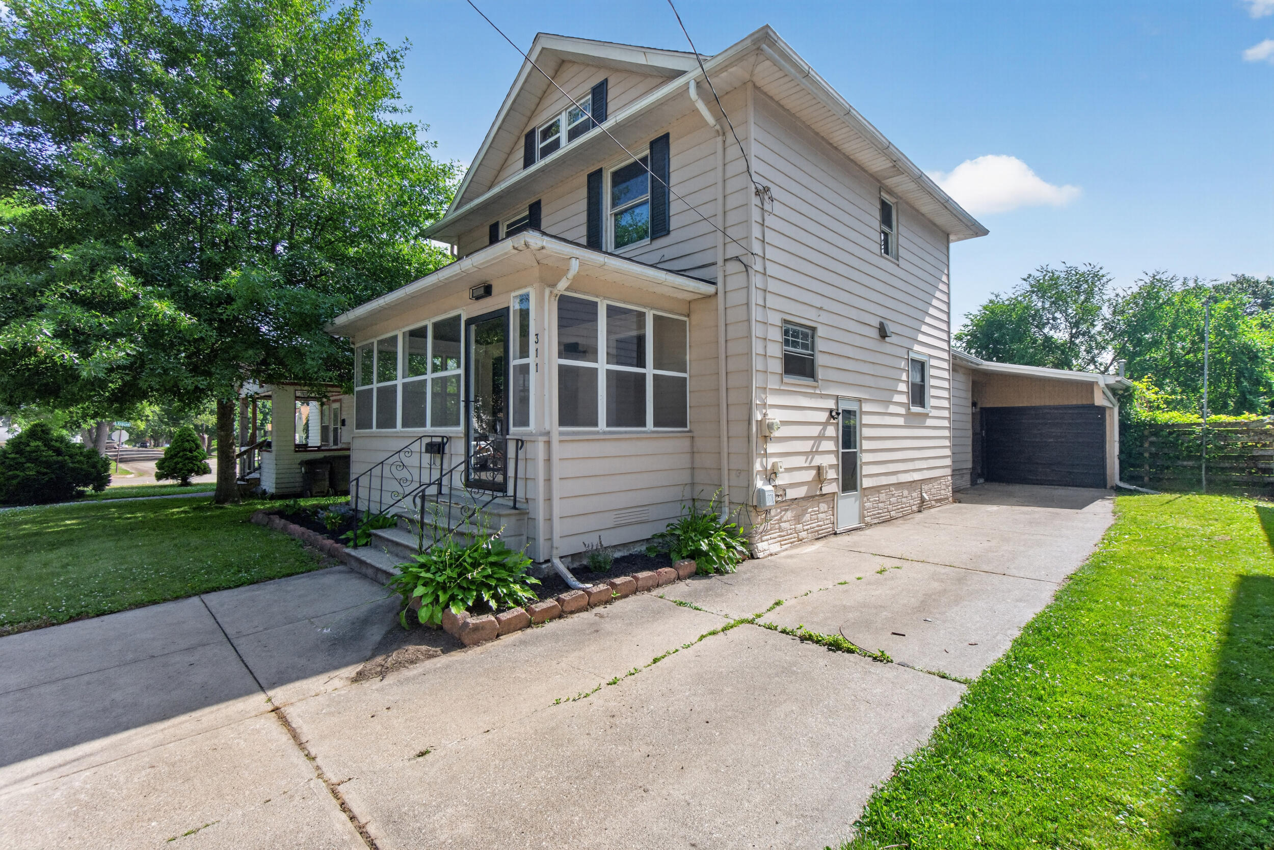 311 Gilbert Street Jackson, MI 49201 - Photo 4 of 50 5_311 gilbert st jackson mi - 0005