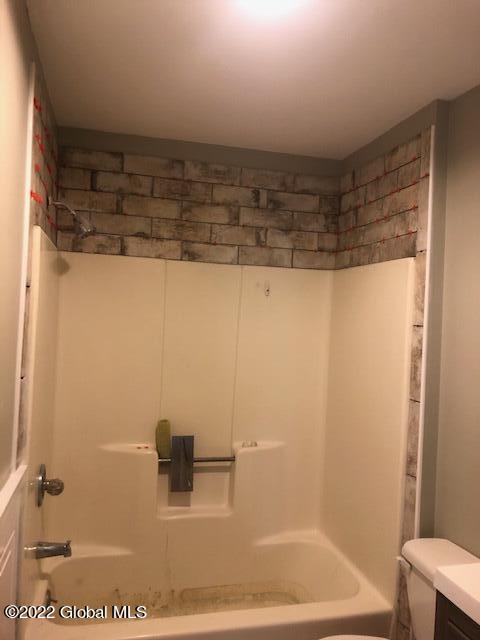 294 B Hudson Avenue, Unit B Albany, NY 12210 - Photo 20 of 22 294 Hudson tub