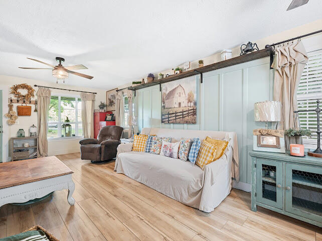 8019 South Brewington Road Manning, SC 29102 - Photo 11 of 34 Living Room