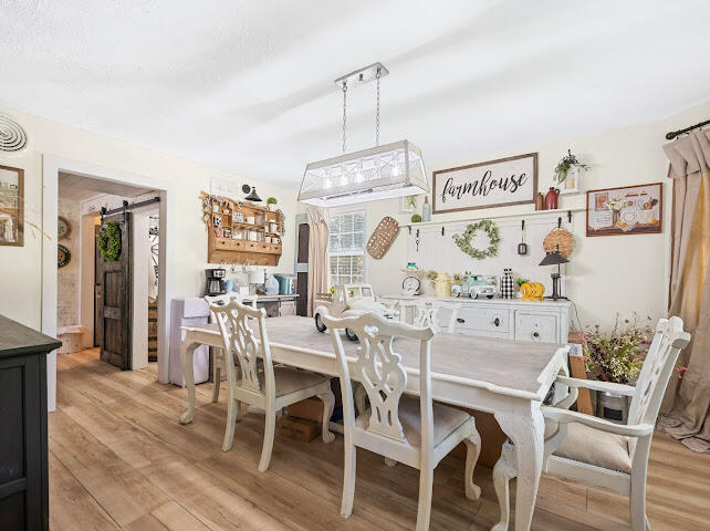 8019 South Brewington Road Manning, SC 29102 - Photo 13 of 34 Dining