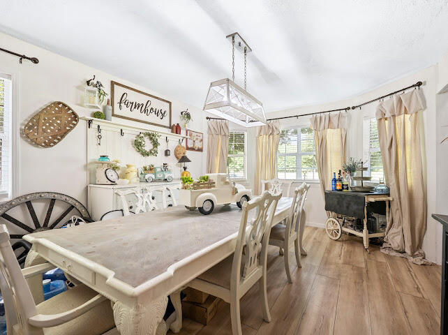 8019 South Brewington Road Manning, SC 29102 - Photo 14 of 34 Dining