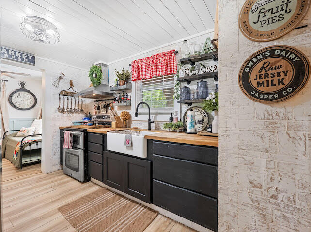 8019 South Brewington Road Manning, SC 29102 - Photo 15 of 34 Kitchen