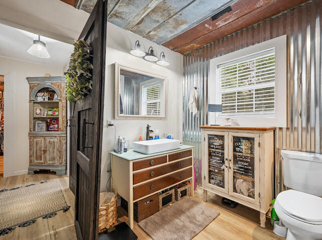 8019 South Brewington Road Manning, SC 29102 - Photo 24 of 34 Primary Bathroom