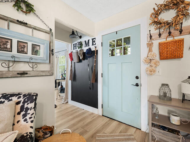 8019 South Brewington Road Manning, SC 29102 - Photo 7 of 34 Entryway