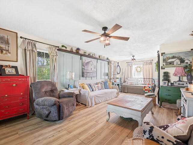 8019 South Brewington Road Manning, SC 29102 - Photo 9 of 34 Living Room