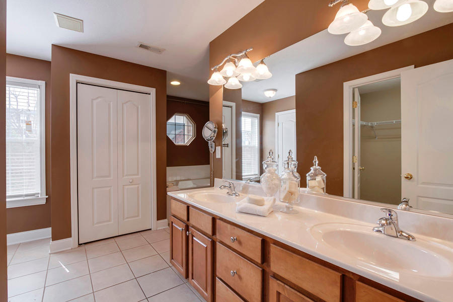 12645 Clear Ridge Road Knoxville, TN 37922 - Photo 22 of 34 25_ClearRidgeRoad_12645_MasterBath01